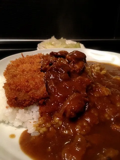 カルダモンのカツカレー。今日はこれを食べるために多大な犠牲を払ったが、その価値あった！|まつざわハモンさん