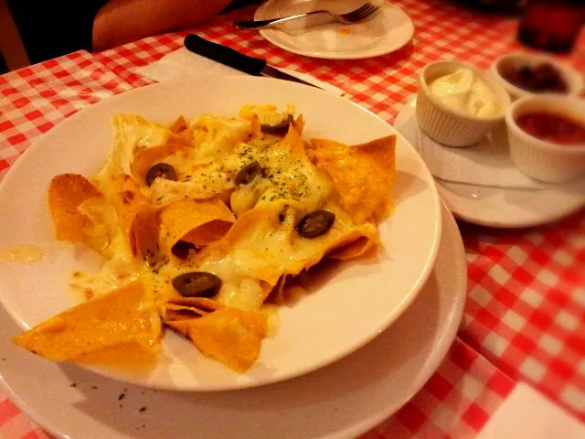 Nachos with melted cheese|genさん