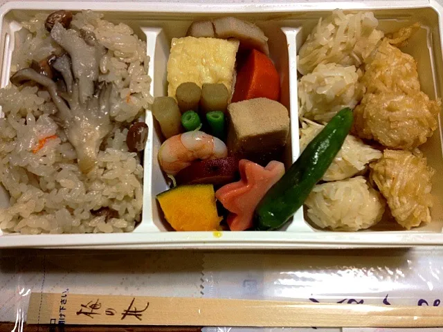 Snapdishの料理写真:梅の花  豆腐シュウマイ弁当|花あらしさん