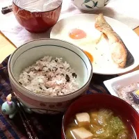 Snapdishの料理写真:朝帰りのおデブさんが少しでも痩せますように朝から雑穀米(o^^o)！起きないのでお先にー(ー3ーo)人|美咲さん