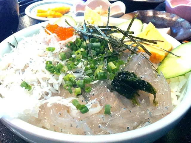 しらすの二色丼定食|amiさん