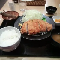 Snapdishの料理写真:福豚ロースカツ定食|小谷野勉さん