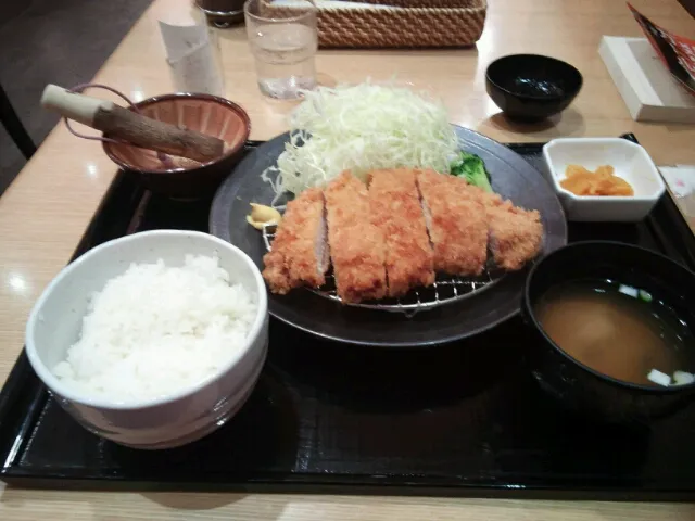 福豚ロースカツ定食|小谷野勉さん