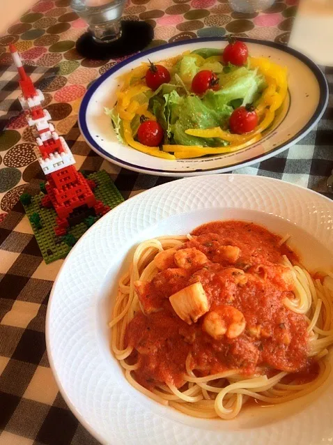 シーフードパスタ🍝＆サラダ 友人宅にて👯|chieさん