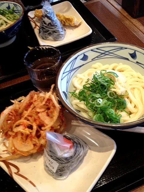 Snapdishの料理写真:おろしうどん＋小エビかき揚げ＋明太子おにぎり   @丸亀製麺|藤美堂さん