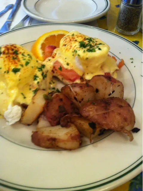 salmon eggs benedict|helsieさん