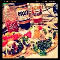 Shredded chicken, Cuban black bean + kale tostadas.|Erin Timmonsさん