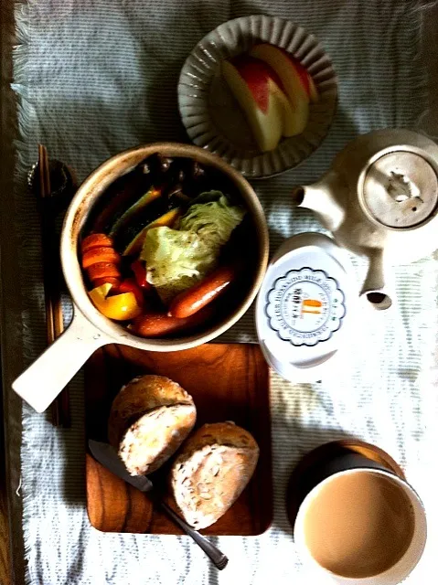 ひまわりの種入りパンと蒸し焼き野菜。よつ葉の発酵バタ～|つるたさん