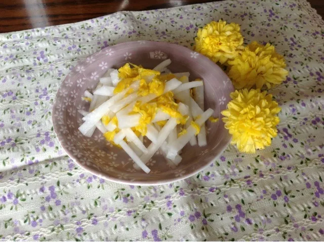 菊の花と大根の甘酢和え|ずぼら管理栄養士ママさん