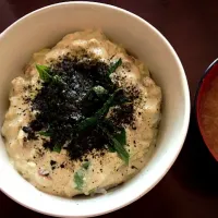 Snapdishの料理写真:ヘルシーアボカド豆腐丼