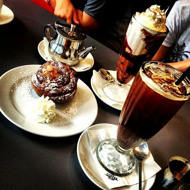 Cinnamon Roll with Ice Americano@The Coffee Club Ekamai|jirawanさん