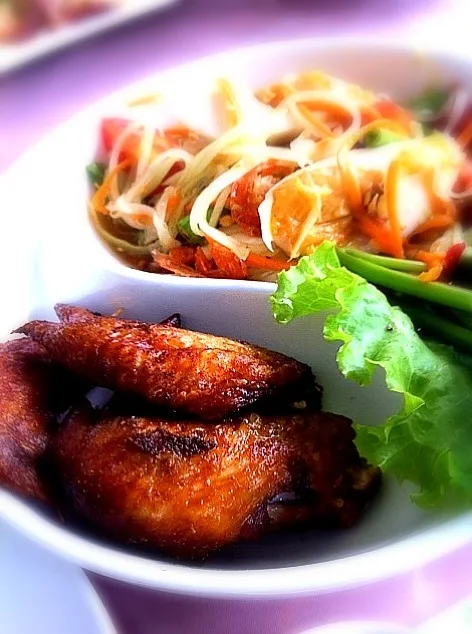 Spicy Papaya Salad + Grilled Chicken Wings|nicky tangさん