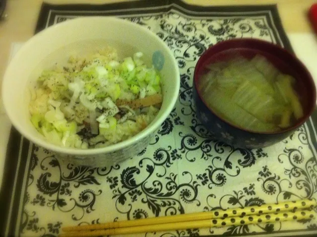 炊き込みご飯の元(ラーメン)、白菜としめじのスープ(残り物)|高崎天子さん