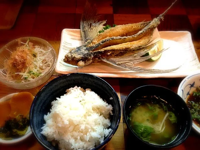 トビウオの唐揚げ定食|ラブピースさん