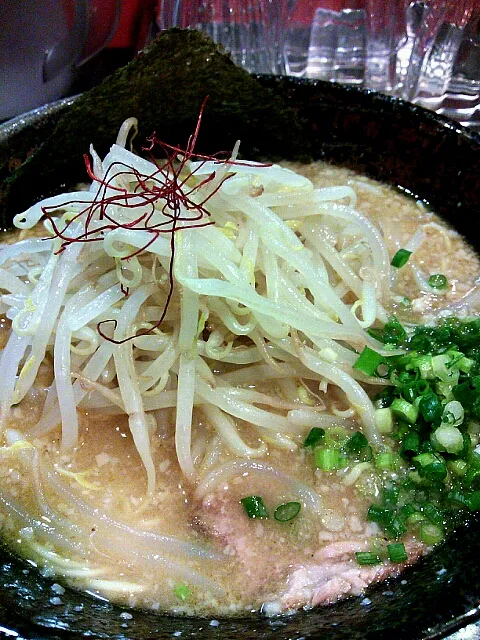 Snapdishの料理写真:とんこつ味噌もやしラーメン|沖山綾さん