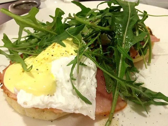 Eggs benedict|Nicholas Tayさん