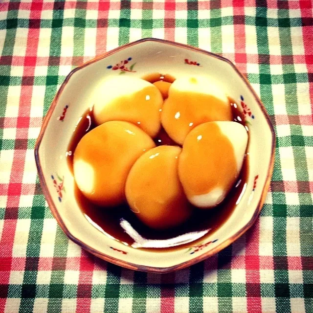 【今夜のウチご飯】鶏塩鍋。デザートにみたらし団子。肌寒くなってきて，お鍋が美味しくなってきた。あっさり塩味の鶏鍋。お野菜たっぷり，鶏胸肉たっぷりとヘルシーなり。三人で作ったお団子，甘じょっぱいみたらし餡がうまうま～|takuya KAWANOさん