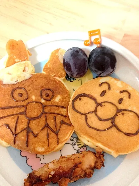 Snapdishの料理写真:アンパンマン＆バイキンマンの人参パンケーキ|池上明香さん