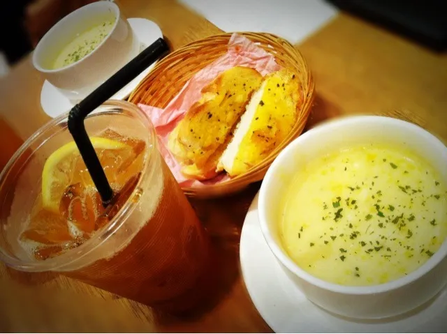 Mushroom soup & garlic bread!|Yetingさん