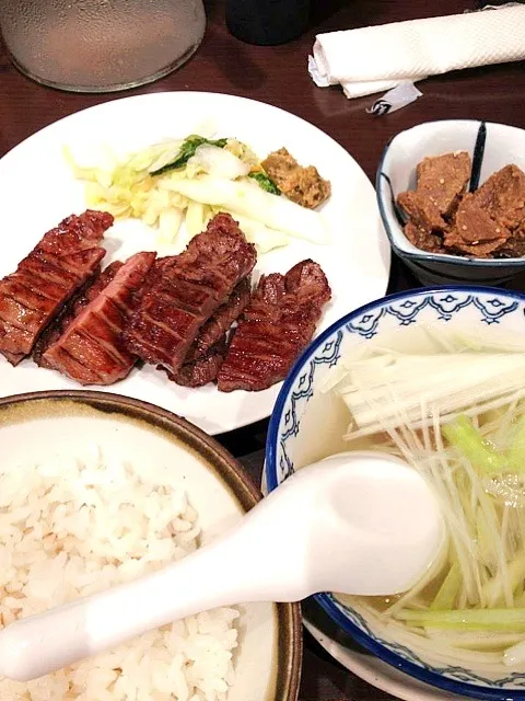 牛たん炭焼 利久の牛たん定食|みずほさん