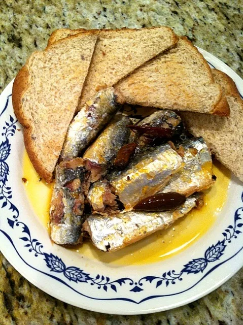 Spiced Sardines in Olive Oil|Yui Nzeutonさん