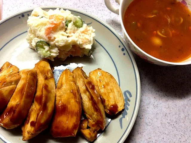 照焼きチキンとミネストローネ|熊本 麻希さん