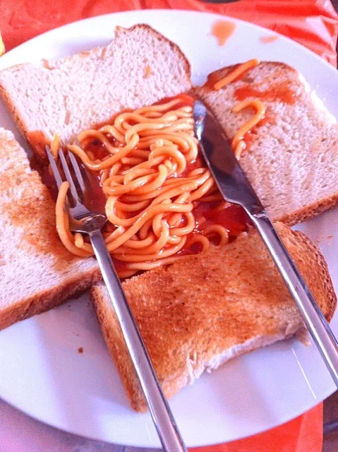 Spaghetti with toast|Sally_HHHさん