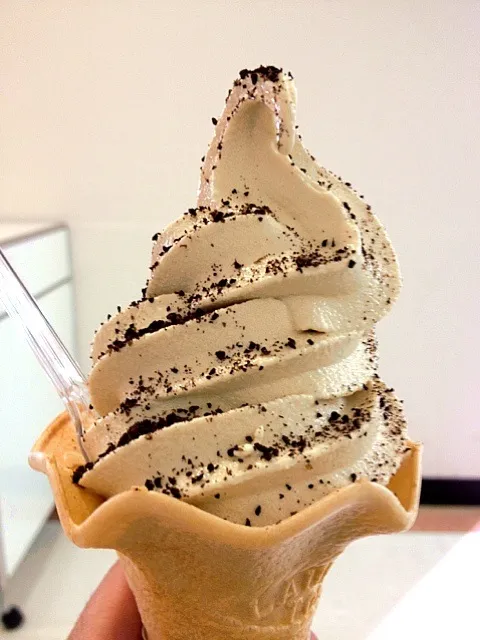 はなまるマーケットのおめざフェアで食べたCoffeeソフト💓|maron☆さん