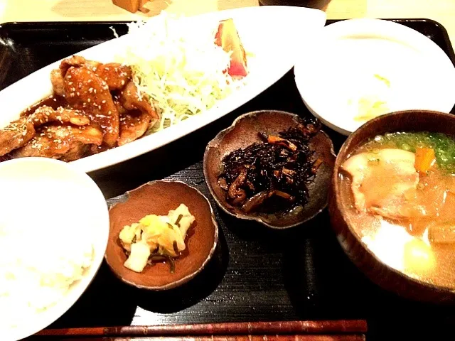 生姜焼き豚汁定食|yさん