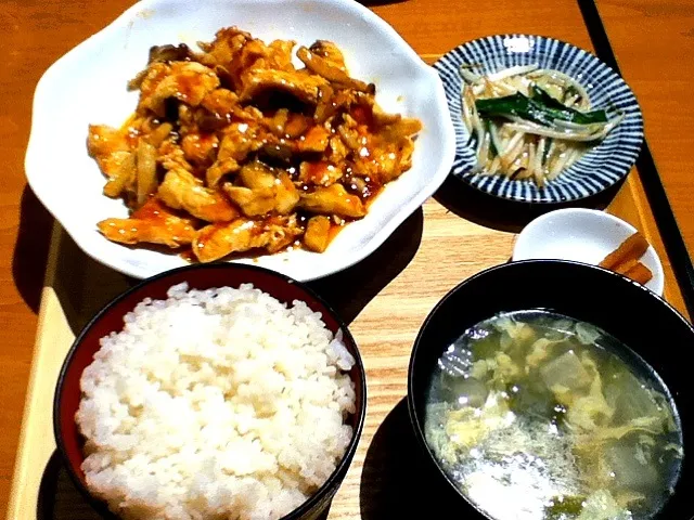 鶏ときのこのピリ辛炒め。食べ過ぎた…|JACKさん