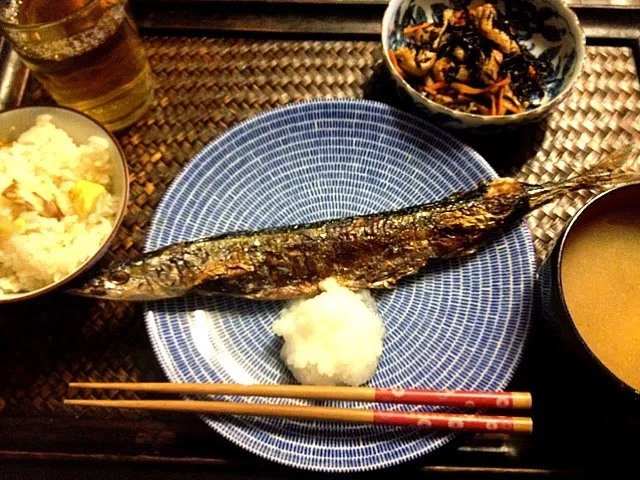 栗ごはん、秋刀魚の塩焼き、なめこと豆腐のお味噌汁、ひじき煮|茉莉子さん