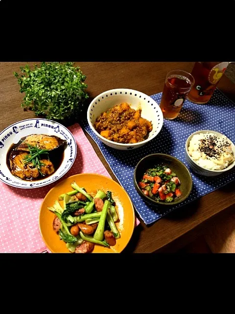 鰤の照焼き、カボチャのそぼろあん、ブナピーご飯、カニカマと胡瓜の酢の物、ウィンナーと青梗菜の胡麻油炒め|pentarouさん