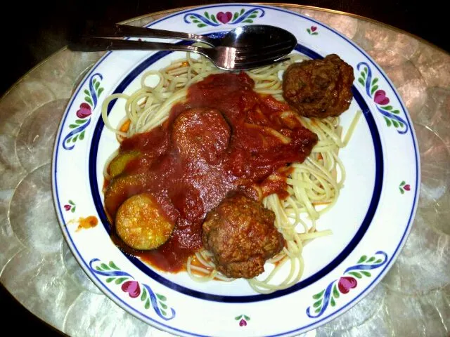 Snapdishの料理写真:Linguine with Squash and Meatballs|Greg Viloriaさん