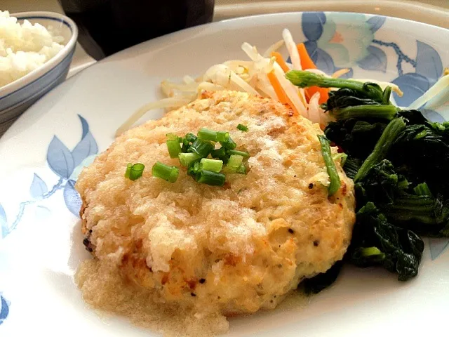 今日の社食は豆腐ハンバーグおろしポン酢。520円。豆腐の日ですからねw|ルーア・ブランカさん