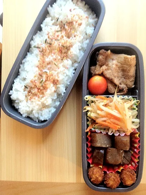 10/2のお弁当 豚肉の生姜焼 もやしと人参のナムル こんにゃくのピリ辛炒め ミニポテト ミニトマト|yukkyさん