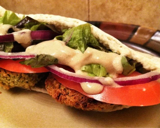 Falafel with tahini sauce|mamaeriさん