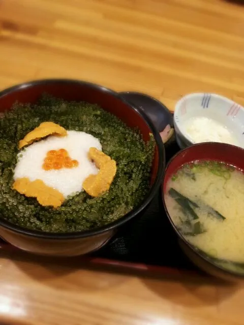 元祖海ぶどう本舗の海ぶどう丼|友里さん