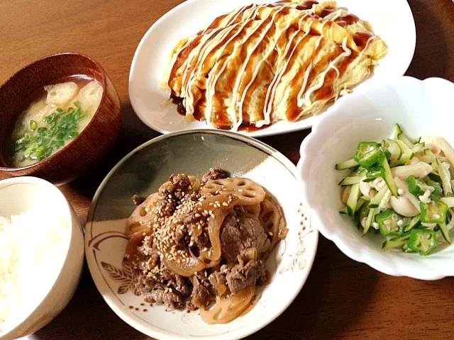 Snapdishの料理写真:蓮根と牛肉の甘辛炒め,白しめじとオクラの麺つゆ和え,オムそば,味噌汁,白米|おまみさんさん