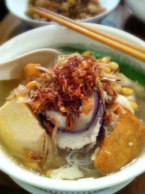 Snapdishの料理写真:Yong tau foo soup with bee hoon|karen limさん