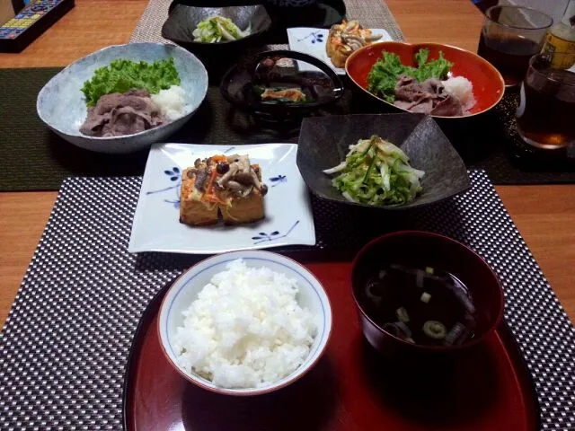 牛肉の冷しゃぶ、白菜サラダ、厚揚げの野菜のせ焼き、ワカメのおすまし。|高嶋幸惠さん