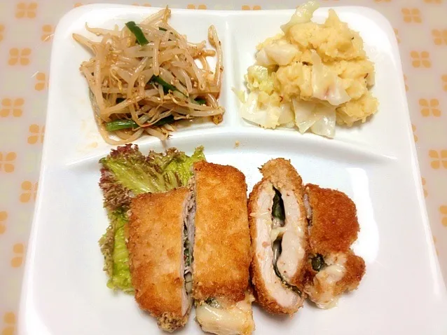 しそチーズとんかつ＆キャベツのにんにくオイル炒め入りポテトサラダ＆もやしのナムル|もえさん