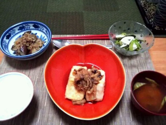 Snapdishの料理写真:揚げ出し豆腐、茄子とひき肉の炒め煮、かぶの即席漬け、絹さやの味噌汁|高嶋幸惠さん