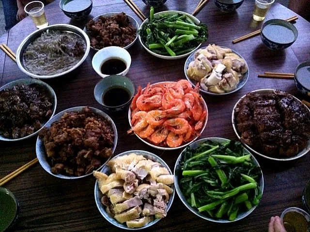 Traditional Chinese Mid-autumn dinner in village|boneyingさん