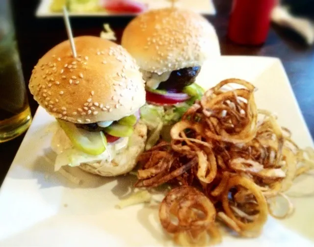 Snapdishの料理写真:Mini Burgers With Onion Rings|MyRaXさん