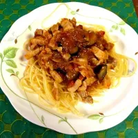 Snapdishの料理写真:塩豚、ナス、玉ねぎのトマトソースパスタ|田中桃子さん