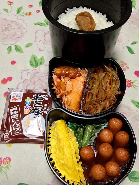 高３男子の本日のお弁当。私の担当は、鮭の塩焼きとウィンナー炒め。 #お弁当 #弁当|Takashi H.さん