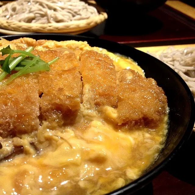 カツ丼とお蕎麦のセット🐷昼から食べ過ぎだ〜🎵|ちーねーさん