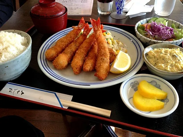 海老フライ定食 山盛のタルタルソースが嬉しい💖|ひろすぃーさん