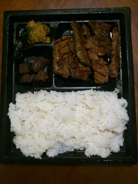 Snapdishの料理写真:牛たん弁当|マキさん