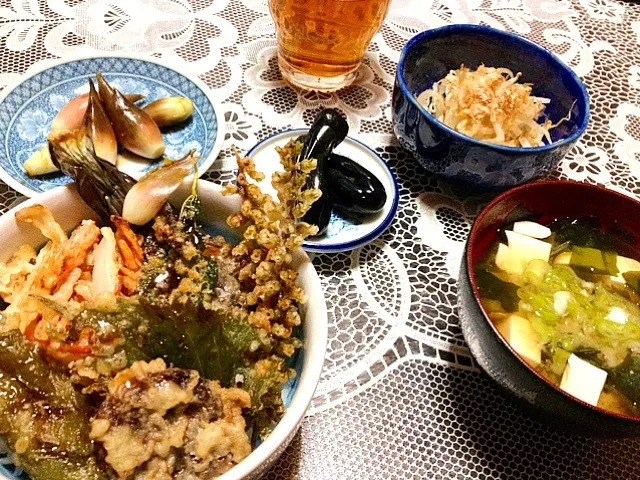 天丼、みょうがの麺つゆ漬、もやしおひたし、豆腐とわかめのお味噌汁|ＰＩＰＩさん